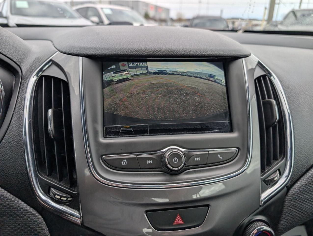 2019 Chevrolet Cruze LT HATCHBACK  CAMERA   HTD SEATS Photo