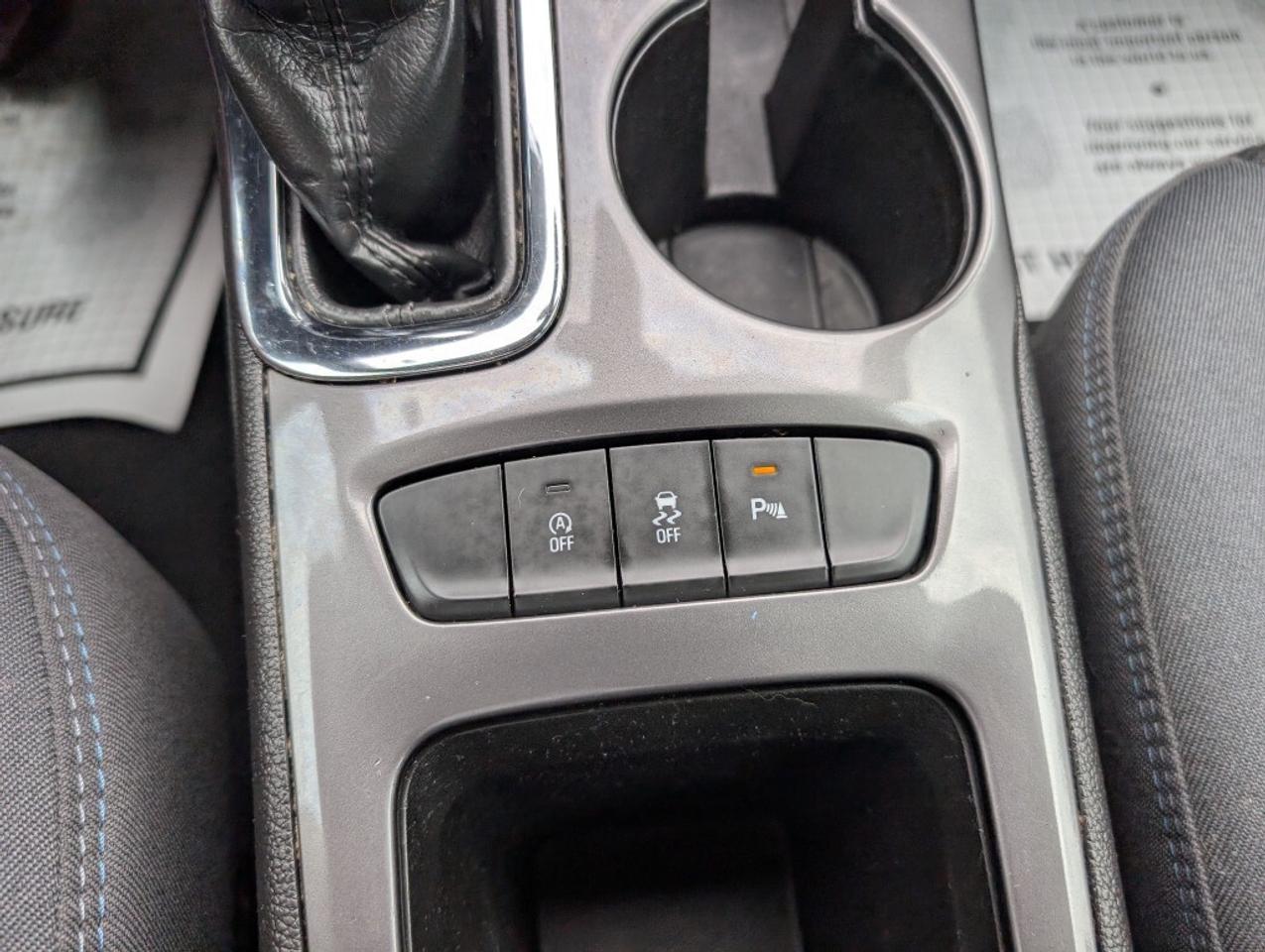 2019 Chevrolet Cruze LT HATCHBACK  CAMERA   HTD SEATS Photo