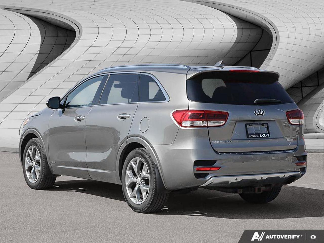 2016 Kia Sorento 2.0L Turbo SX Photo