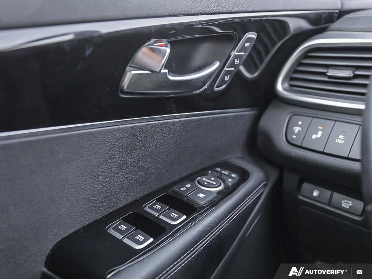 2016 Kia Sorento 2.0L Turbo SX Photo