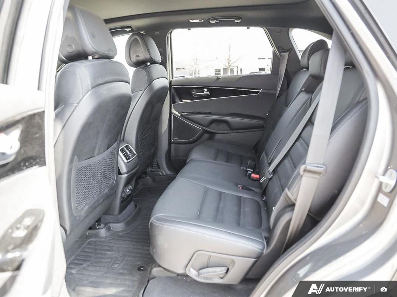 2016 Kia Sorento 2.0L Turbo SX Photo