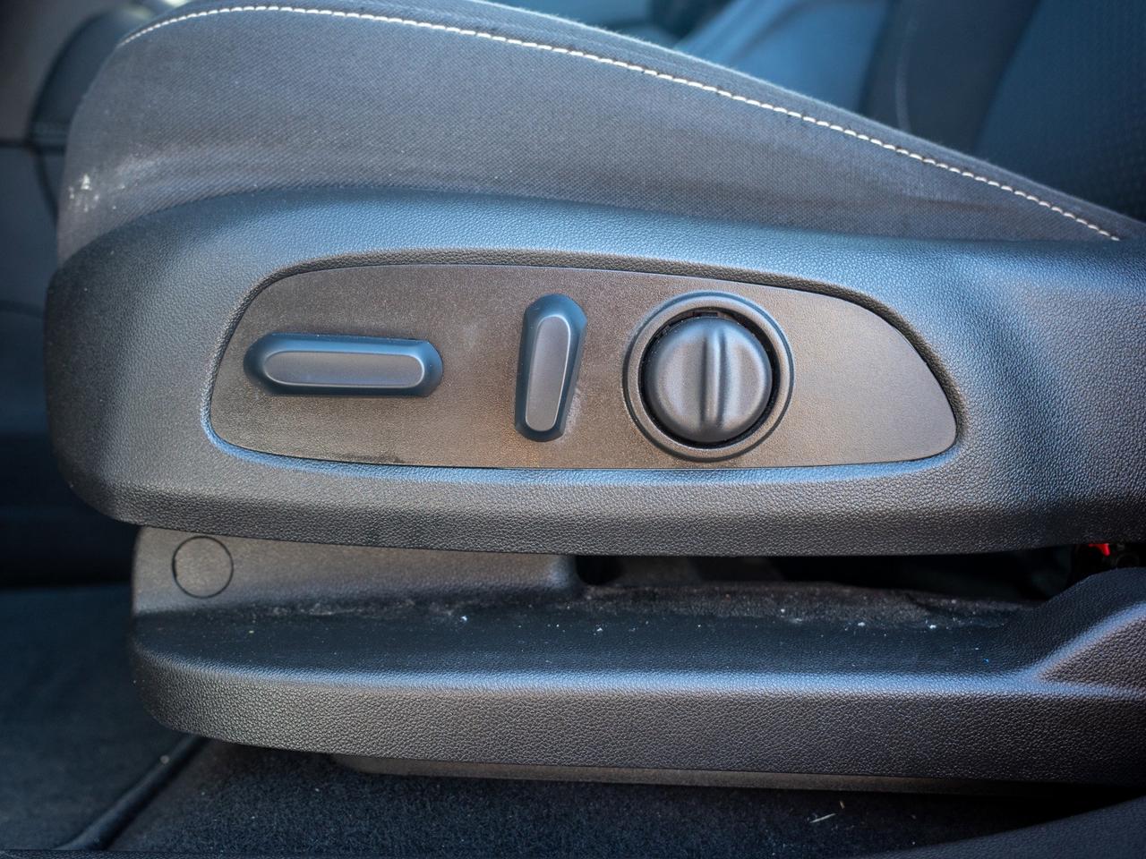 2023 GMC Acadia SLE - Blind Zone Assist   Hands-Free Liftgate Photo