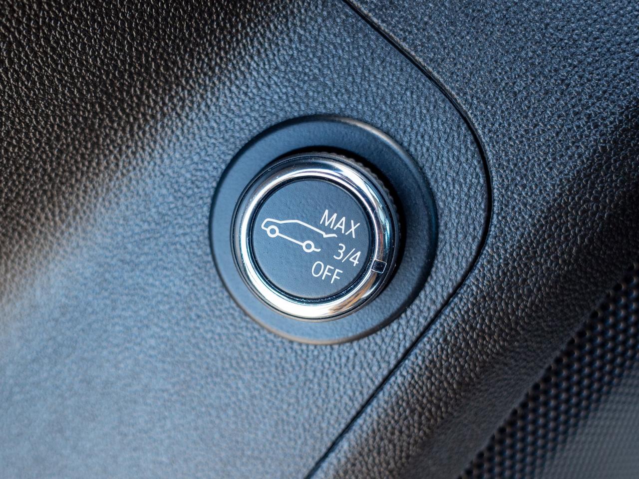 2023 GMC Acadia SLE - Blind Zone Assist   Hands-Free Liftgate Photo
