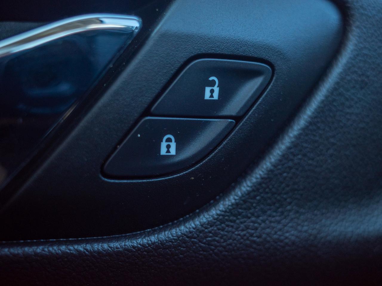 2023 GMC Acadia SLE - Blind Zone Assist   Hands-Free Liftgate Photo