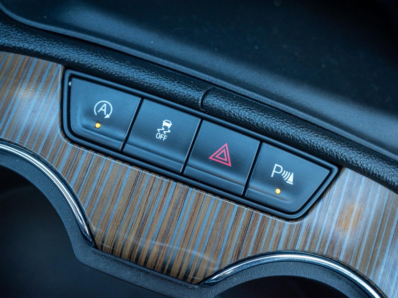 2023 GMC Acadia SLE - Blind Zone Assist   Hands-Free Liftgate Photo