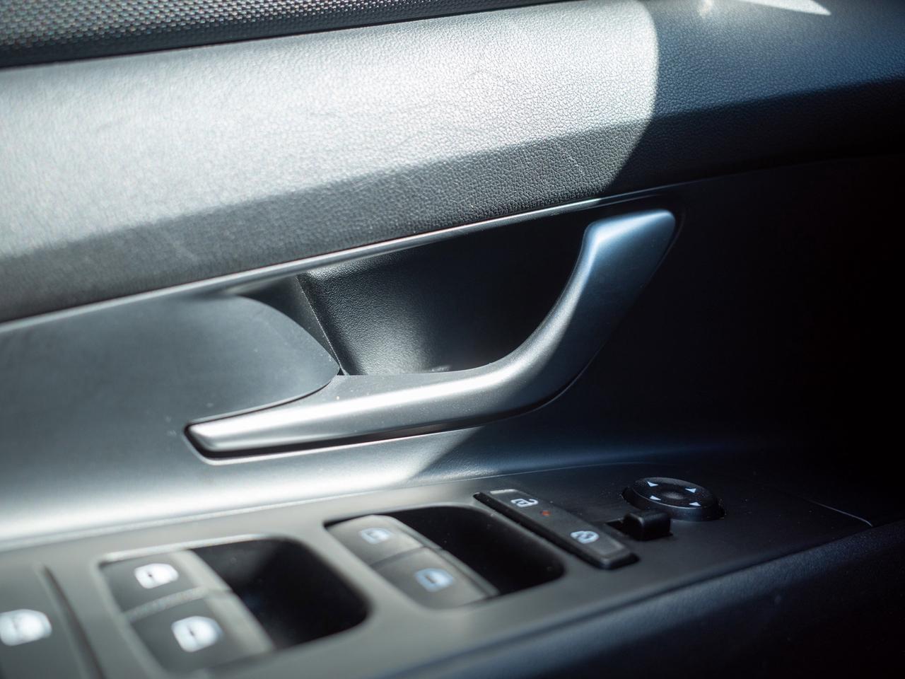 2025 Hyundai Elantra Essential - Cloth Seats   Traction Control Photo