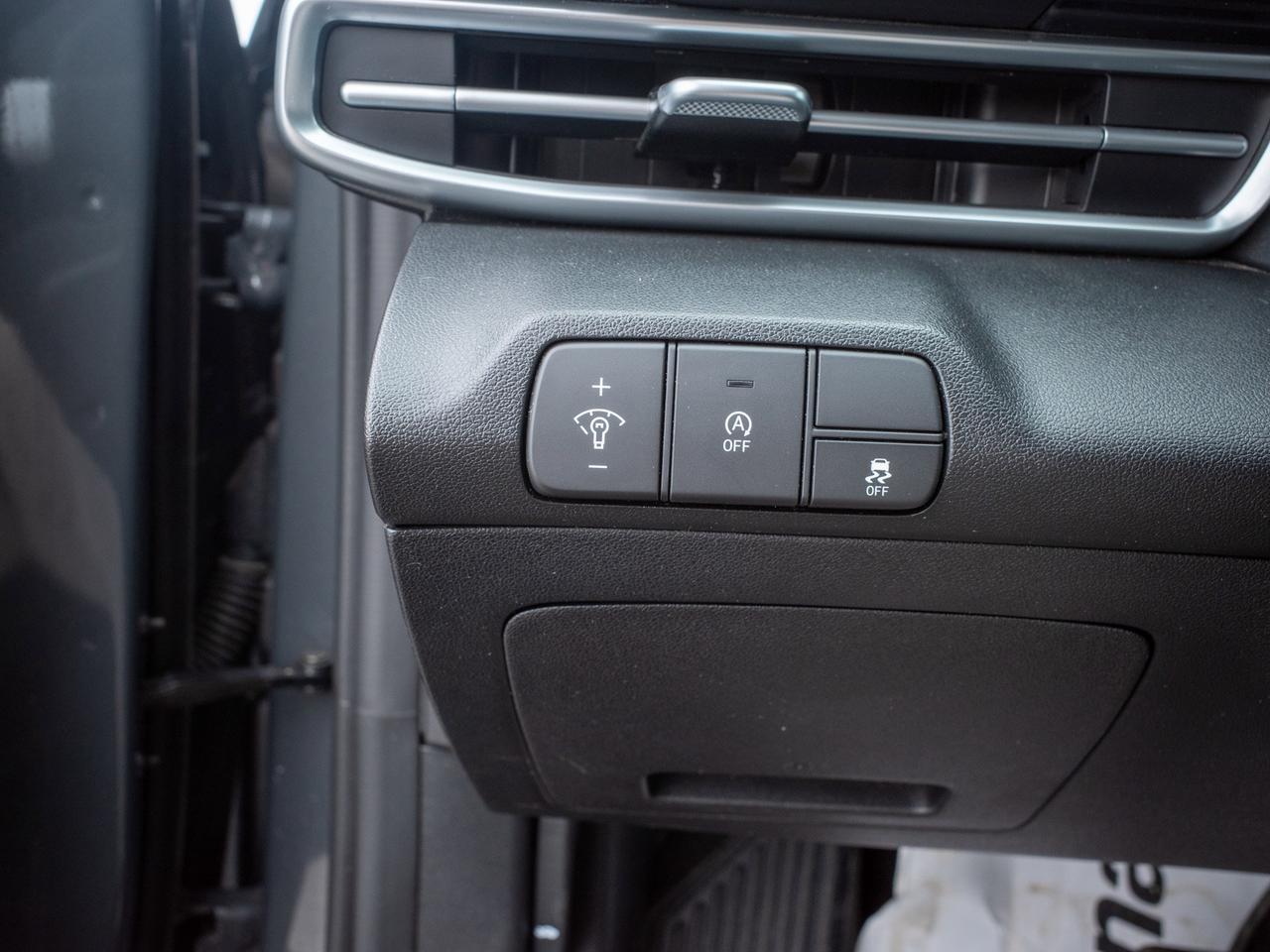2025 Hyundai Elantra Essential - Lane Assist   Heated Seats Photo