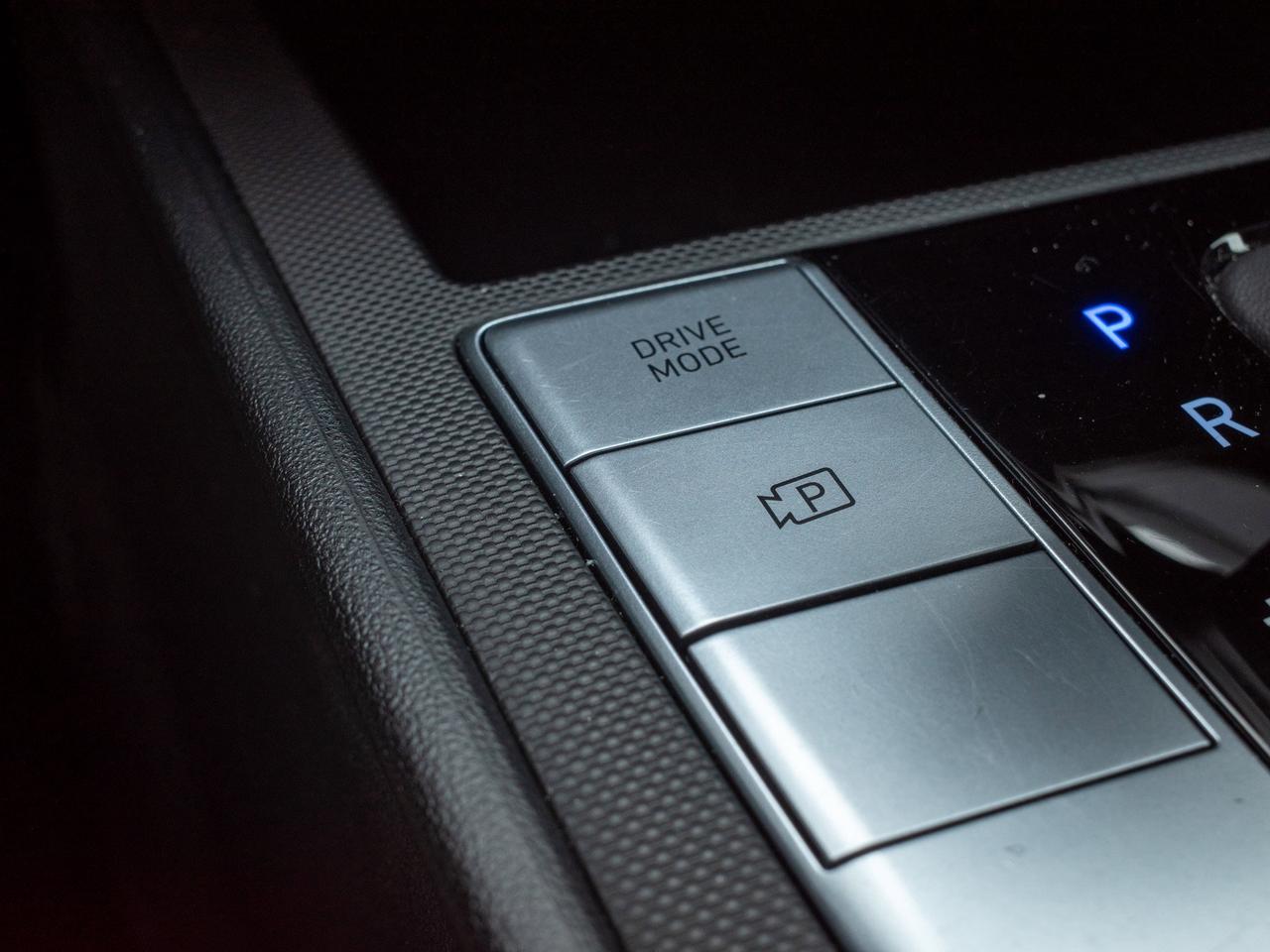 2025 Hyundai Elantra Essential - Lane Assist   Heated Seats Photo