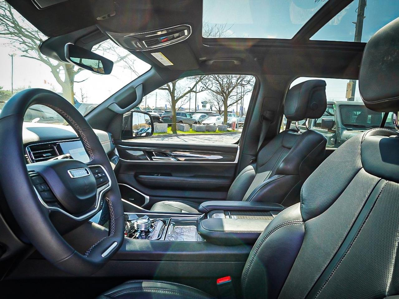 2022 Jeep Wagoneer  Photo