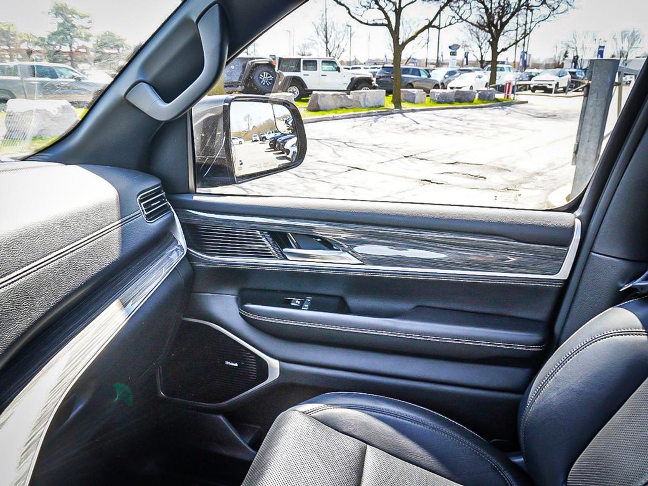 2022 Jeep Wagoneer  Photo