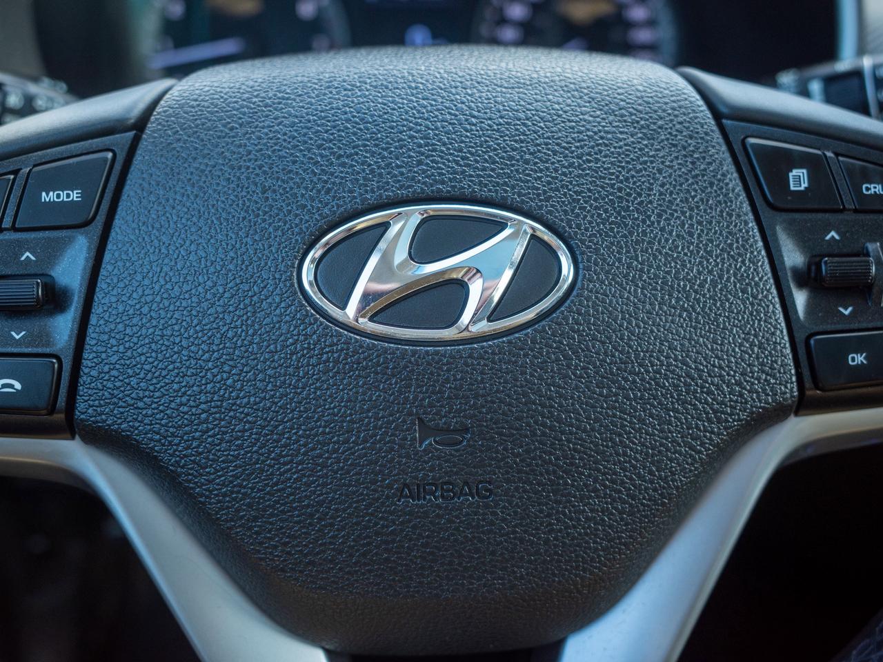 2020 Hyundai Tucson Preferred - Sunroof   Heated Rear Seats Photo