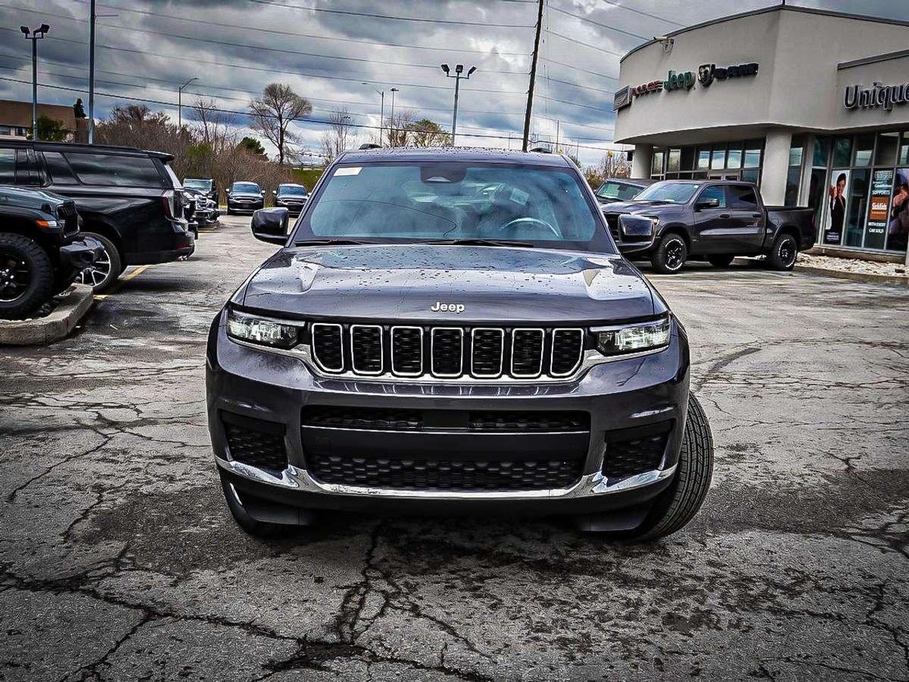 2026 Jeep Grand Cherokee  Photo2