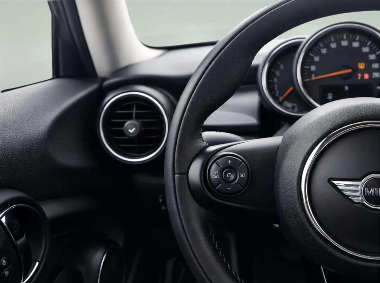 2017 MINI Cooper Hardtop 3 DOOR Photo