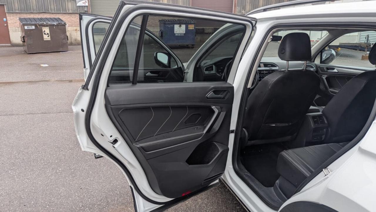2022 Volkswagen Tiguan Comfortline 4MOTION/NAVI/Leather/Sunroof/Clean car Photo