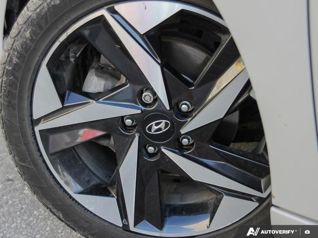 2023 Hyundai Elantra Luxury 4dr Sedan Photo