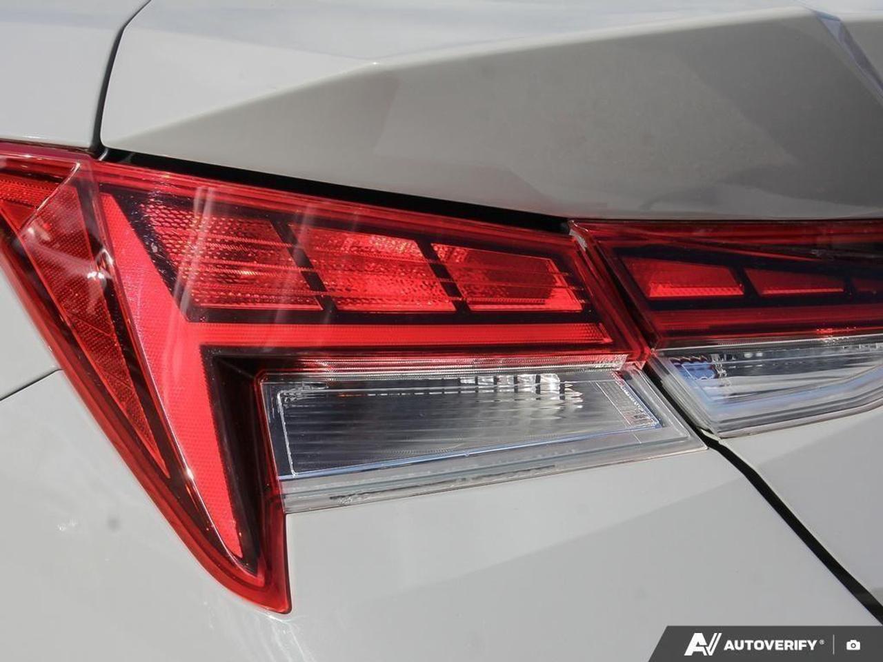 2023 Hyundai Elantra Luxury 4dr Sedan Photo