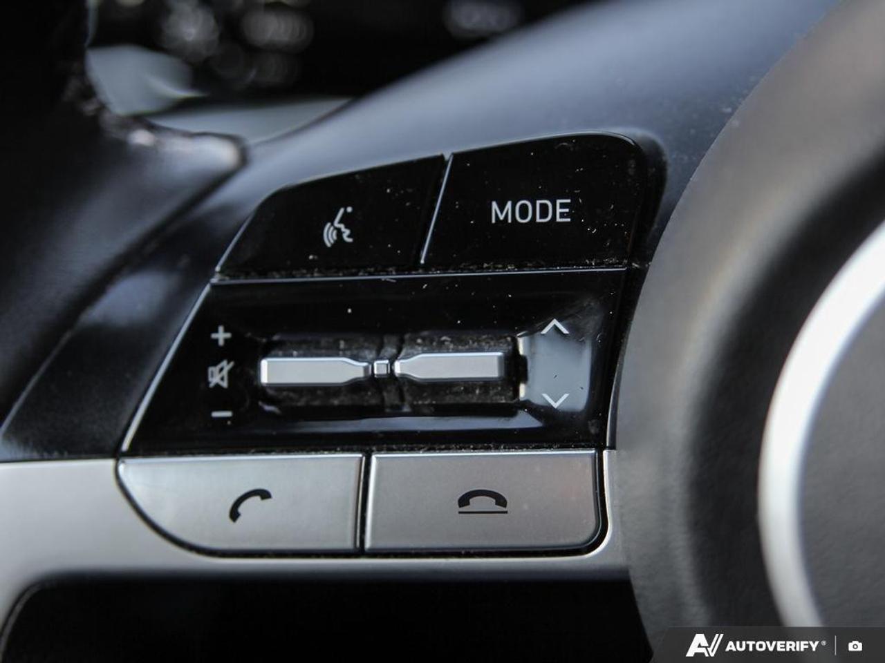 2023 Hyundai Elantra Luxury 4dr Sedan Photo