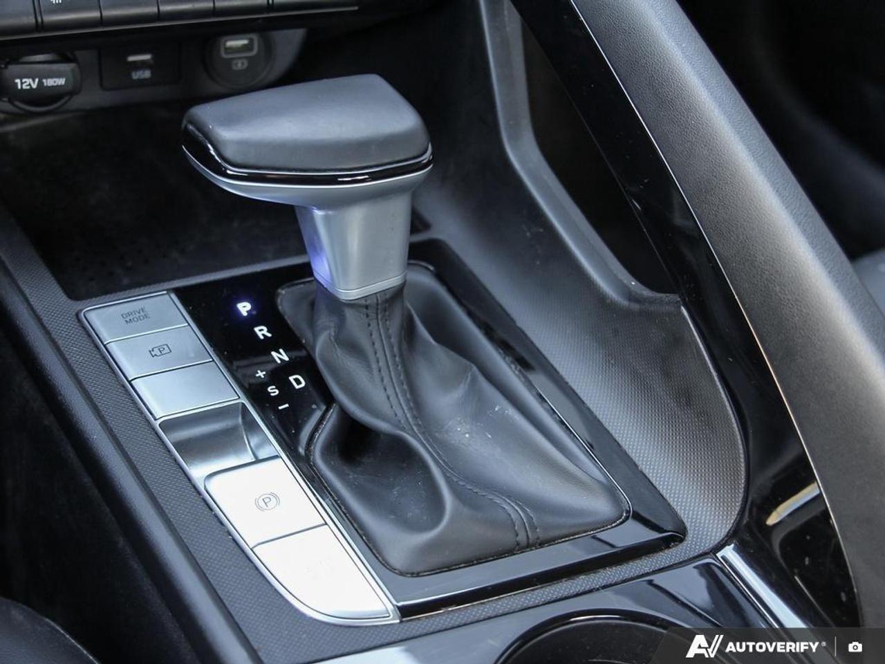 2023 Hyundai Elantra Luxury 4dr Sedan Photo