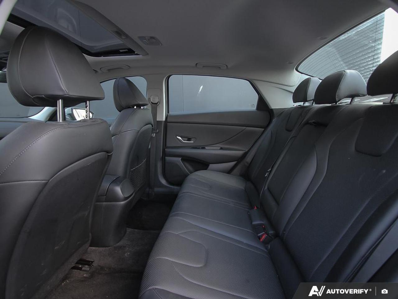 2023 Hyundai Elantra Luxury 4dr Sedan Photo