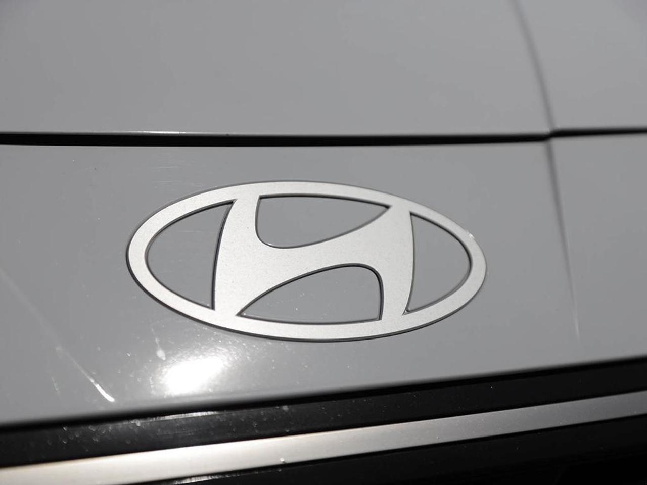 2025 Hyundai Elantra Luxury 4dr Sedan Photo