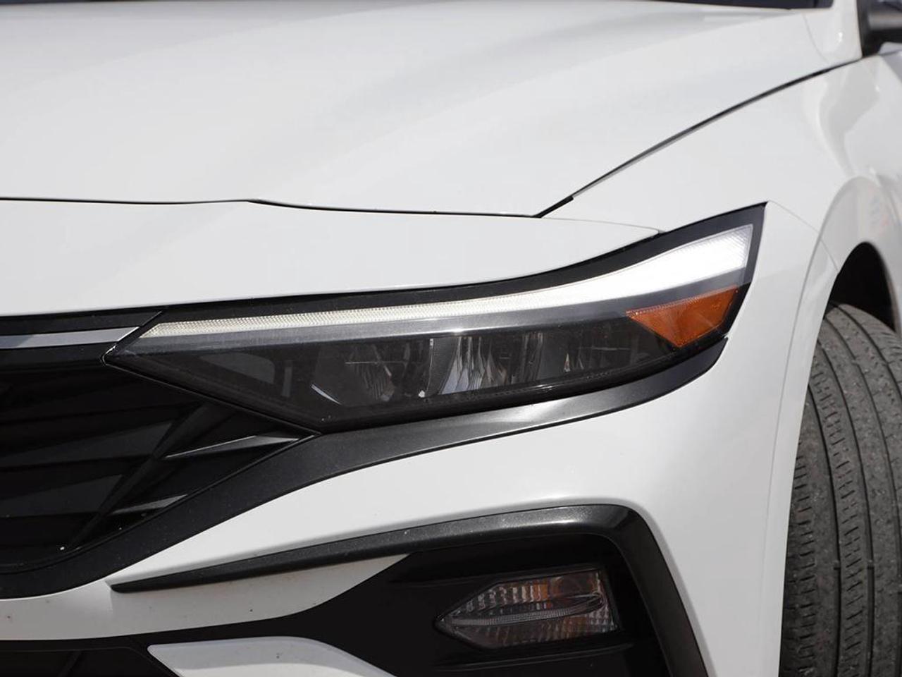 2025 Hyundai Elantra Luxury 4dr Sedan Photo