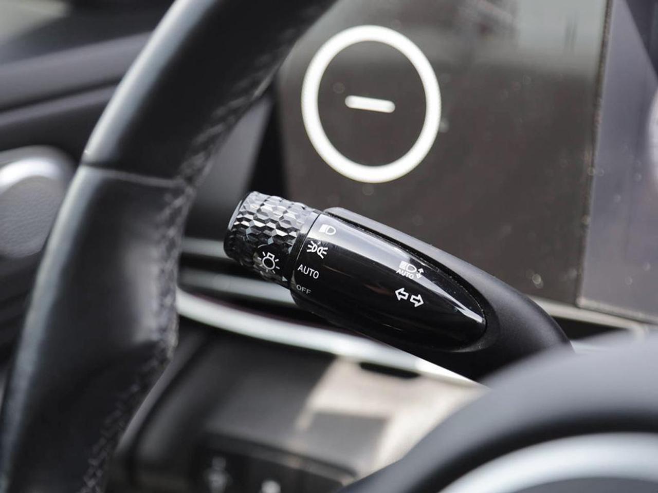 2025 Hyundai Elantra Luxury 4dr Sedan Photo