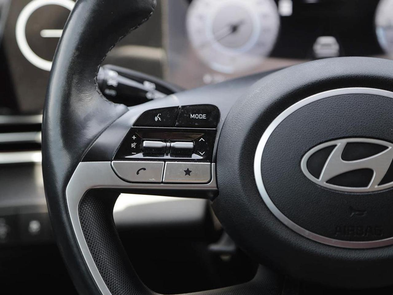 2025 Hyundai Elantra Luxury 4dr Sedan Photo