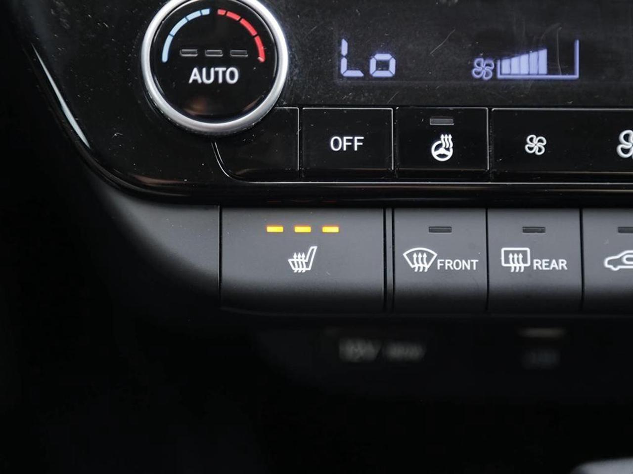 2025 Hyundai Elantra Luxury 4dr Sedan Photo