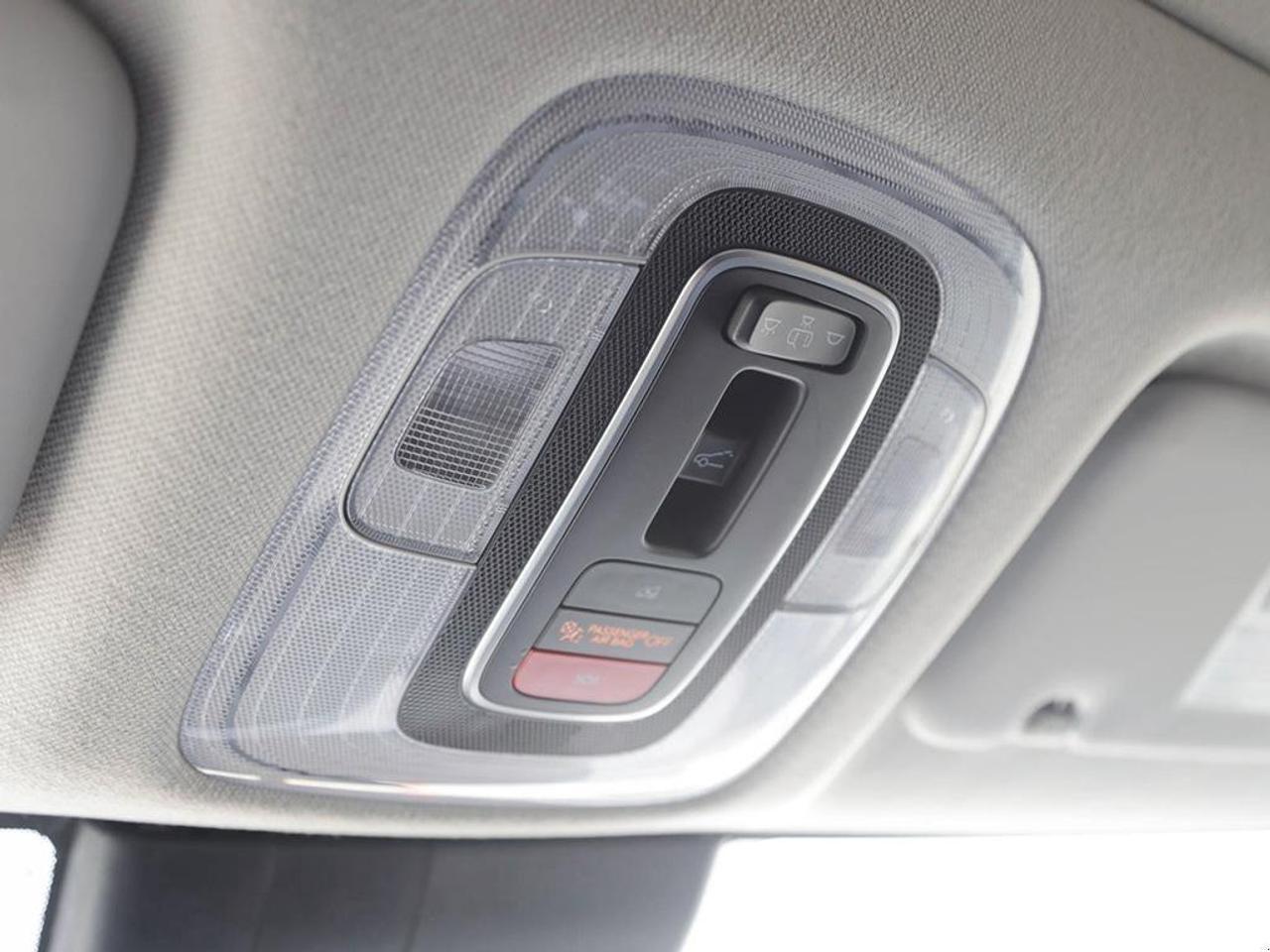 2025 Hyundai Elantra Luxury 4dr Sedan Photo