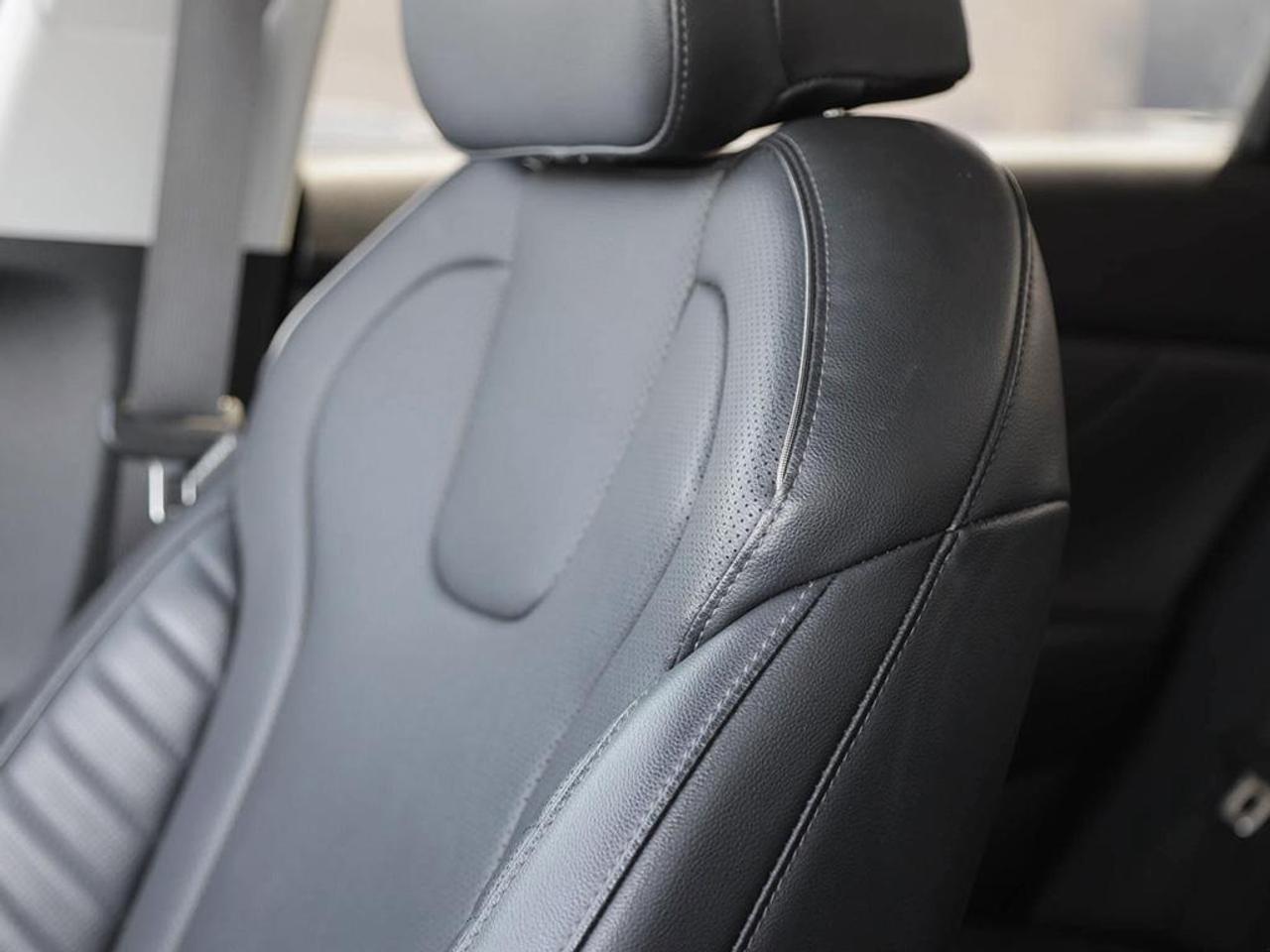 2025 Hyundai Elantra Luxury 4dr Sedan Photo
