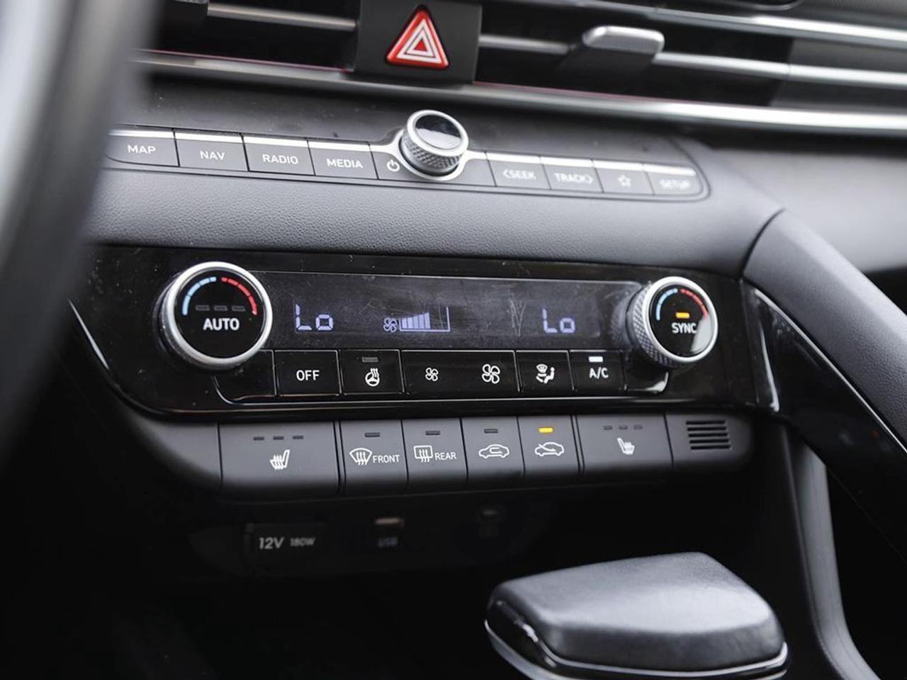 2025 Hyundai Elantra Luxury 4dr Sedan Photo