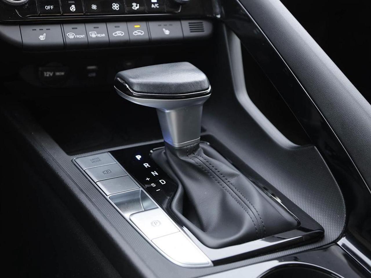 2025 Hyundai Elantra Luxury 4dr Sedan Photo