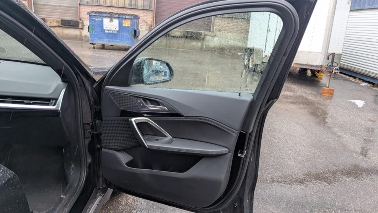 2023 BMW X1 xDrive/ NAVI/Sunroof/Leather/Drive Assist/Clean ca Photo