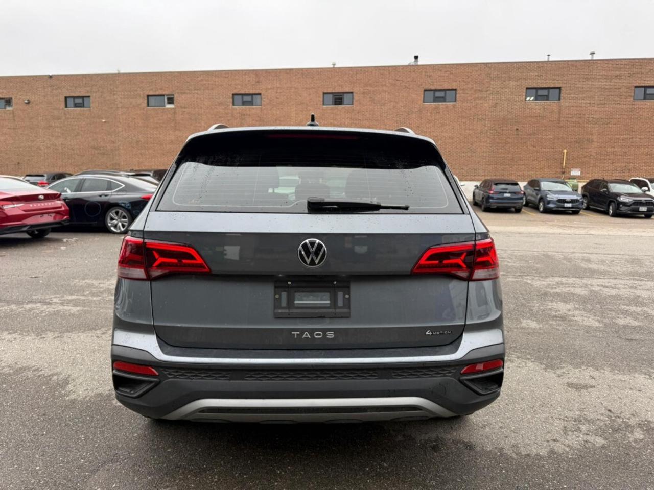2022 Volkswagen Taos Trendline AWD / Clean Carfax / 2 Tone Interior / H Photo4