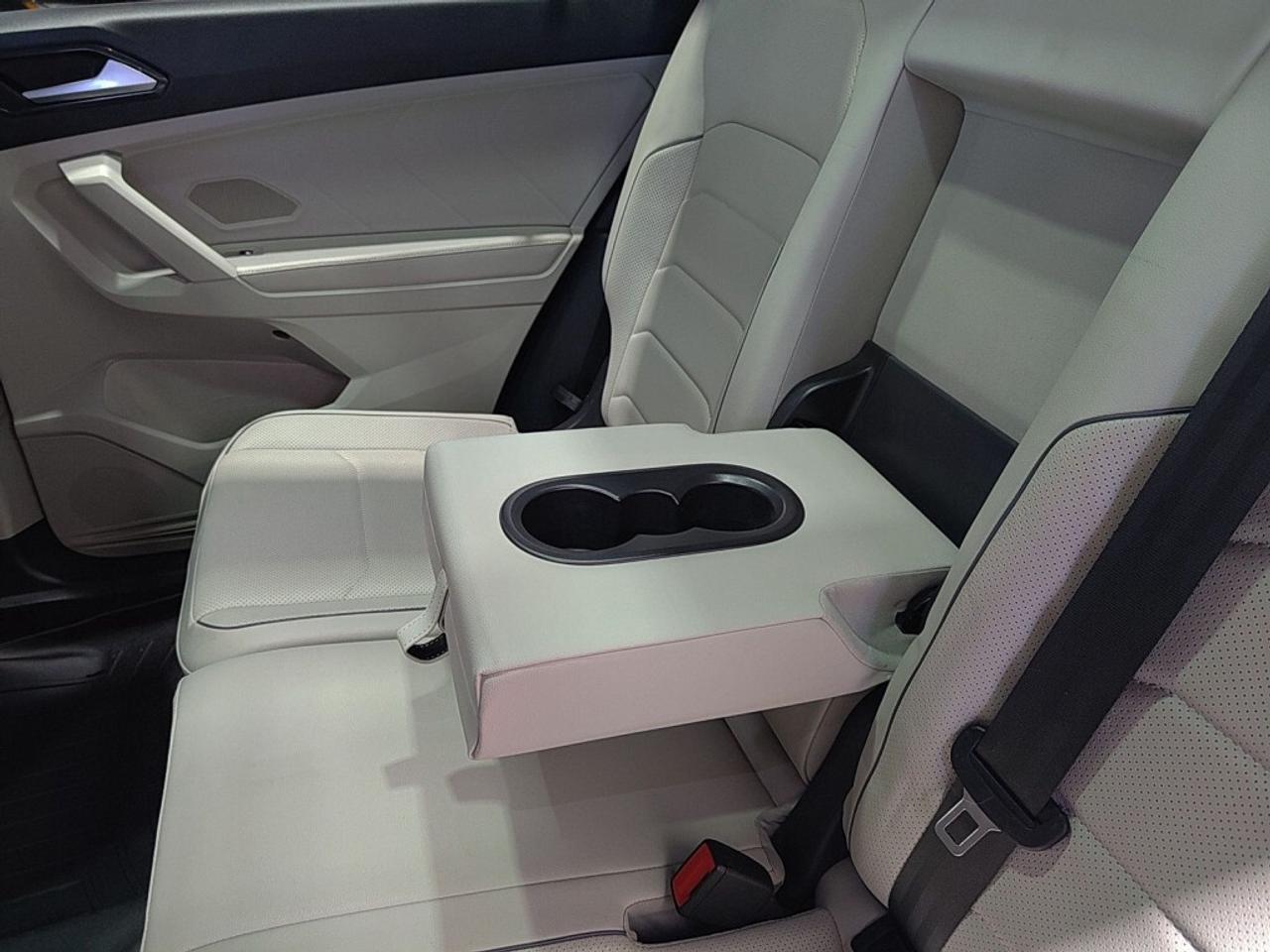 2022 Volkswagen Tiguan HIGHLINE R-LINE 4MOTION Photo