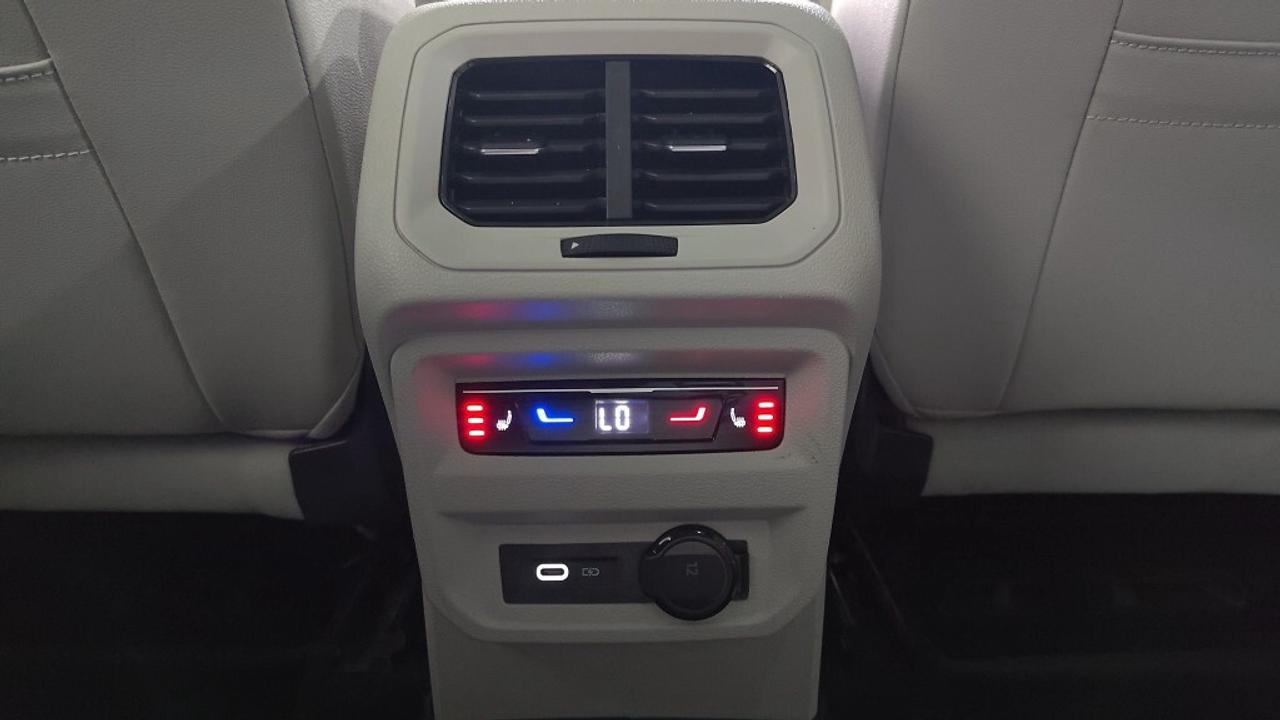 2022 Volkswagen Tiguan HIGHLINE R-LINE 4MOTION Photo