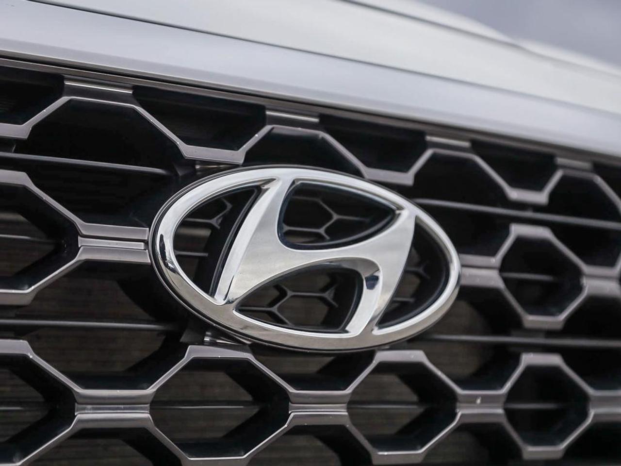 2020 Hyundai Santa Fe Preferred 2.4 w/Sun & Leather Package 4dr All-Wheel Drive Photo