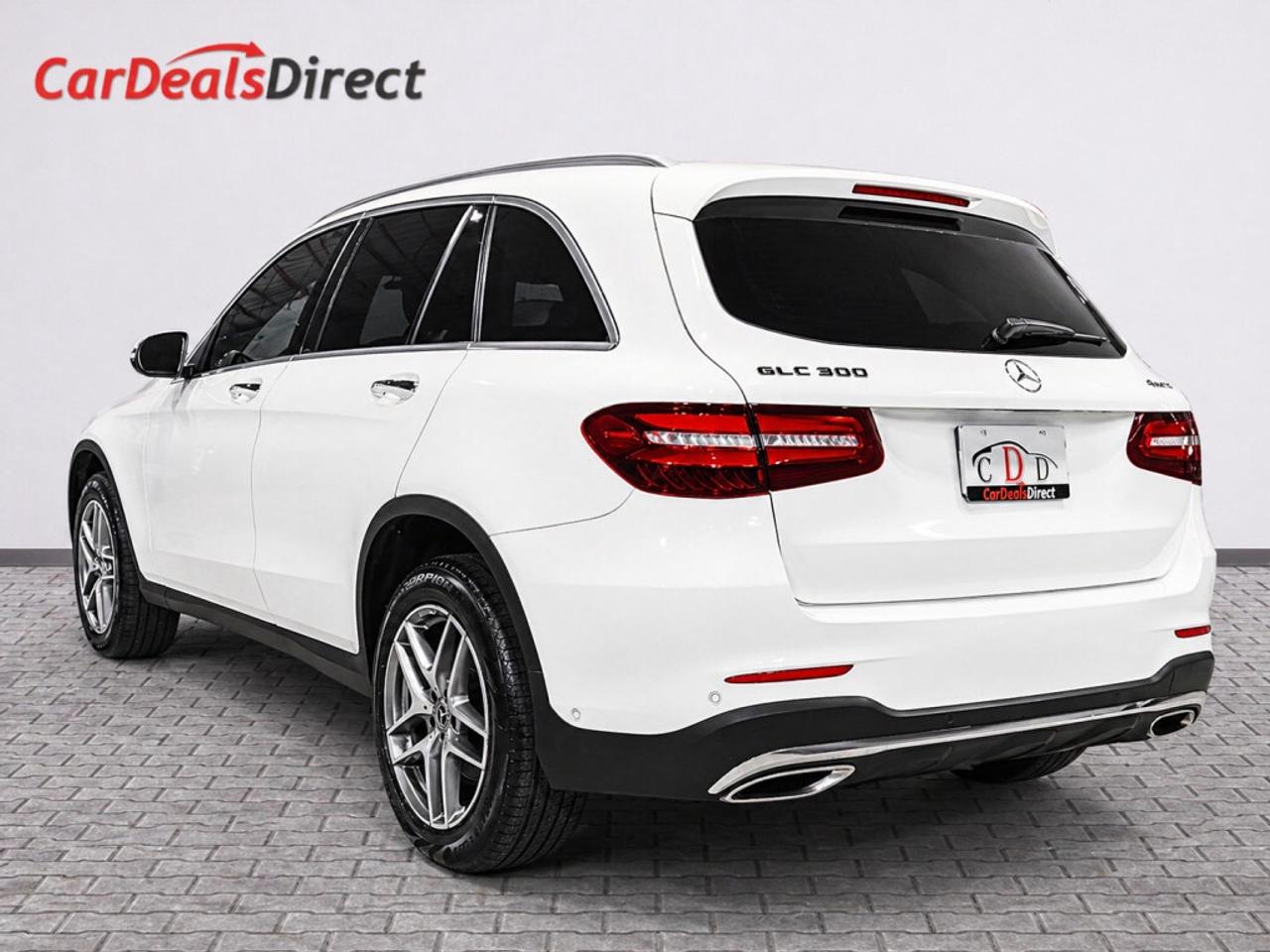 2018 Mercedes-Benz GLC300 AWD / Clean Carfax / Leather / Sunroof / Heated Se Photo4