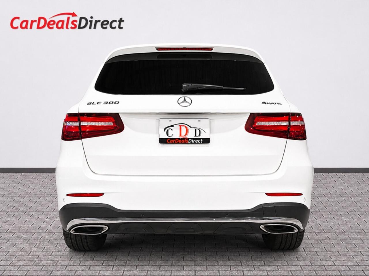 2018 Mercedes-Benz GLC300 AWD / Clean Carfax / Leather / Sunroof / Heated Se Photo