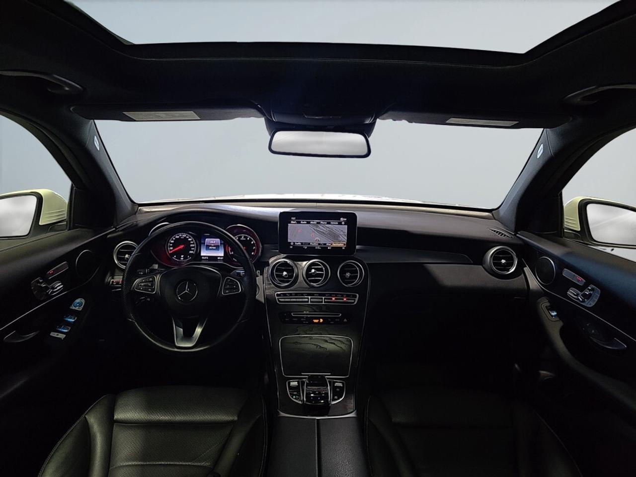 2018 Mercedes-Benz GLC300 AWD / Clean Carfax / Leather / Sunroof / Heated Se Photo