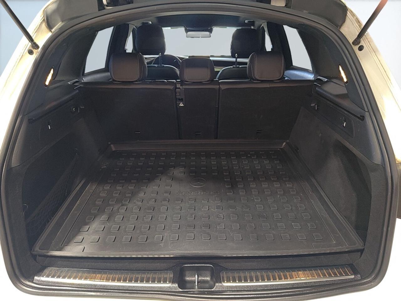2018 Mercedes-Benz GLC300 AWD / Clean Carfax / Leather / Sunroof / Heated Se Photo