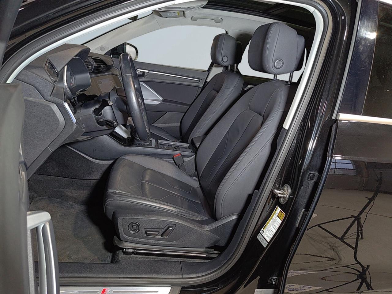 2021 Audi Q3 Technik S Line/ Drive Assist/NAVI/Sunroof/Leather/ Photo