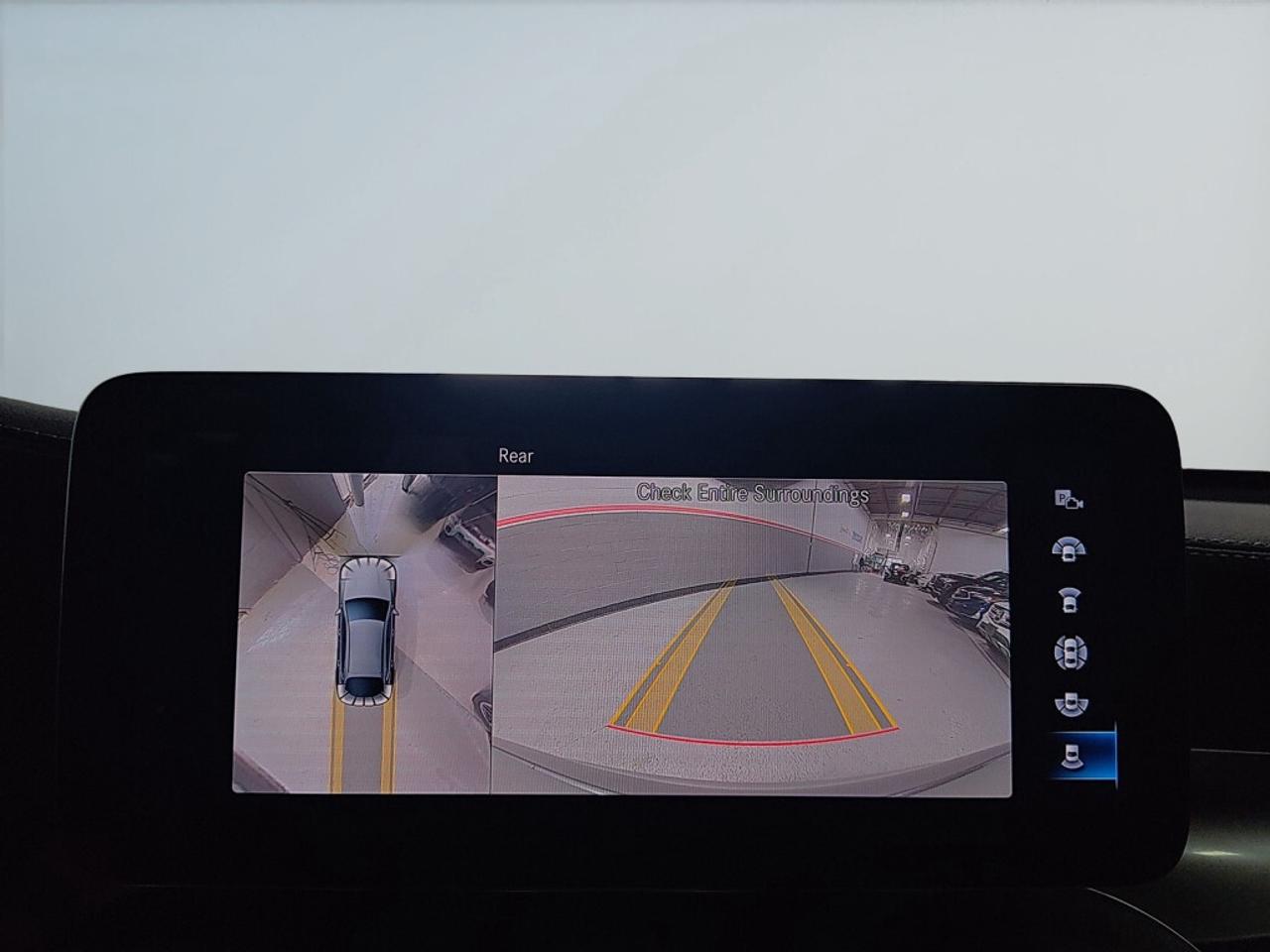 2022 Mercedes-Benz GLC-Class GLC 300  4MATIC /AMG Pkg/NAVI/Sunroof/Drive Assist Photo