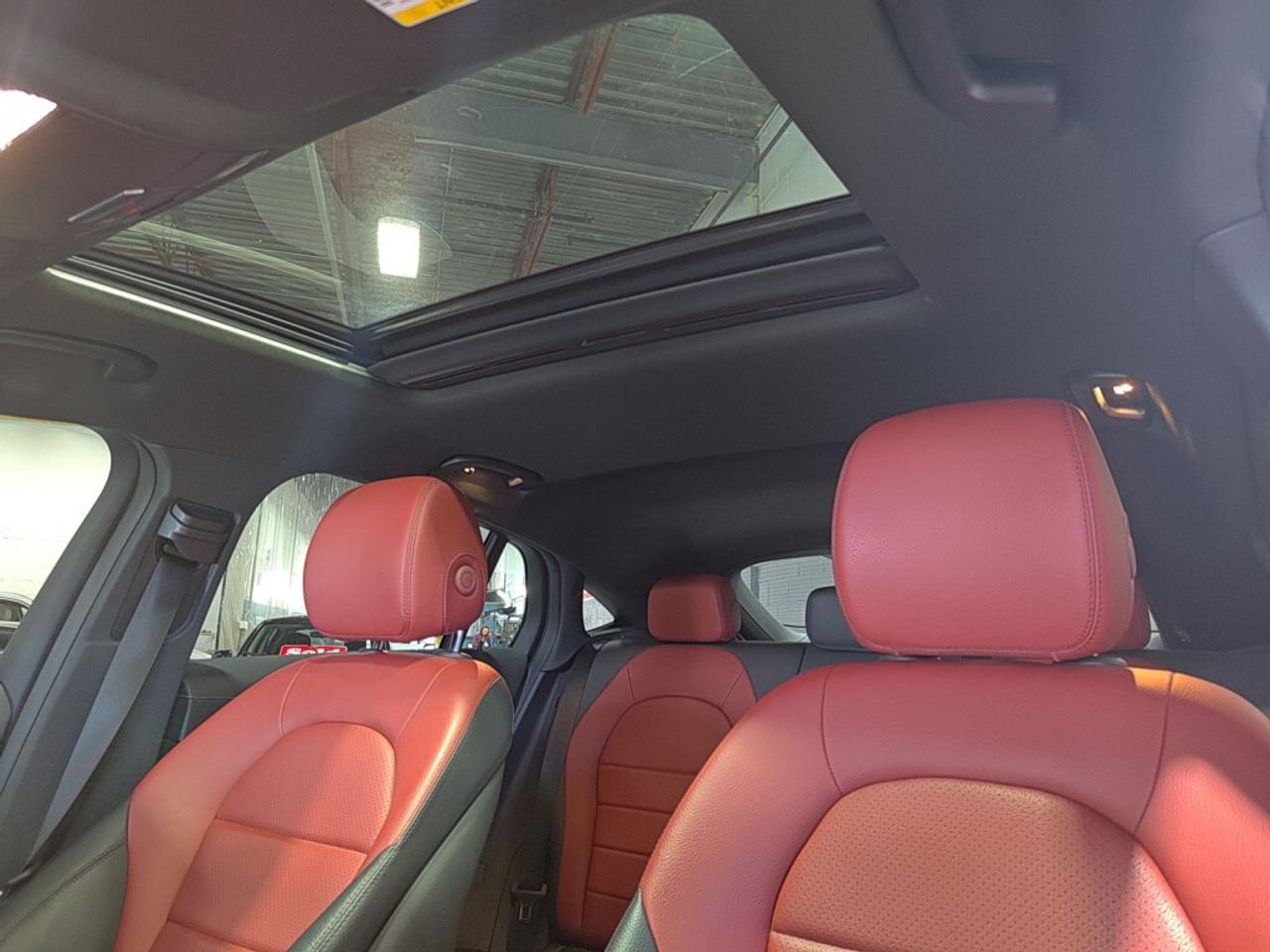 2022 Mercedes-Benz GLC-Class GLC 300  4MATIC /AMG Pkg/NAVI/Sunroof/Drive Assist Photo