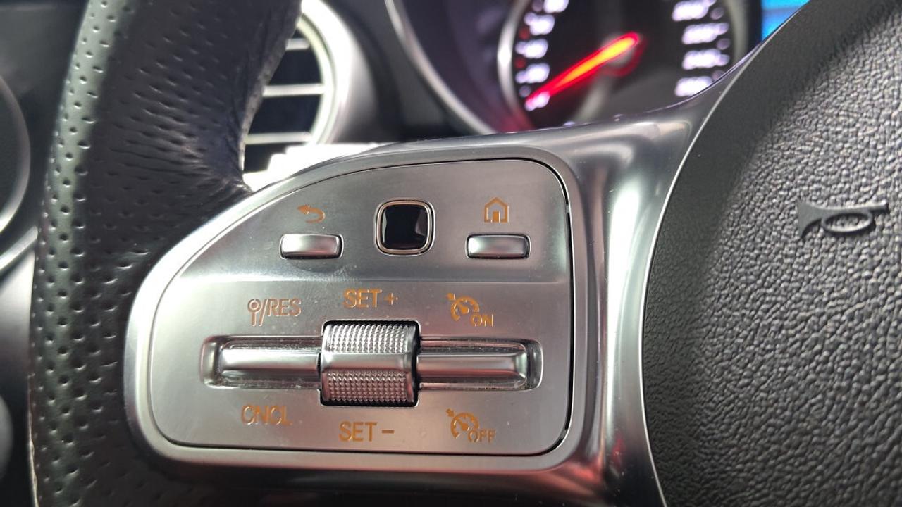 2022 Mercedes-Benz GLC-Class GLC 300  4MATIC /AMG Pkg/NAVI/Sunroof/Drive Assist Photo