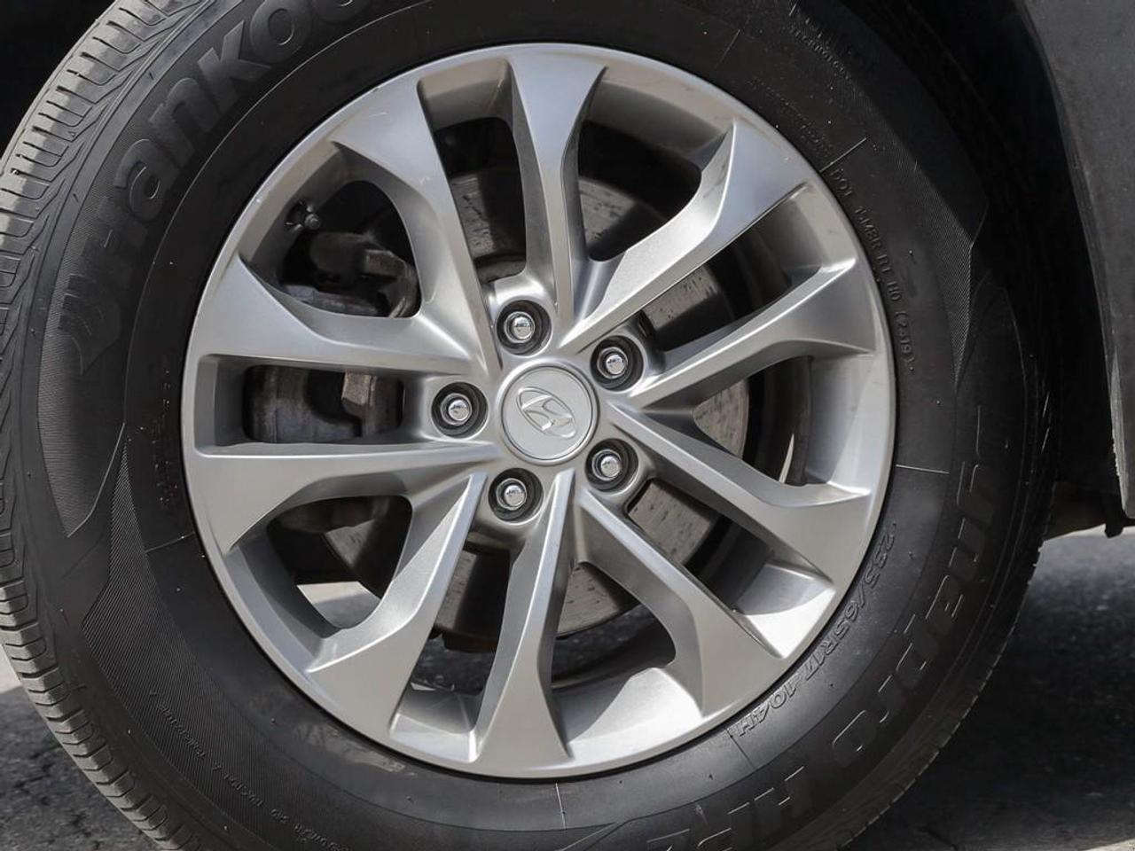 2020 Hyundai Santa Fe Essential 2.4 4dr Front-Wheel Drive Photo