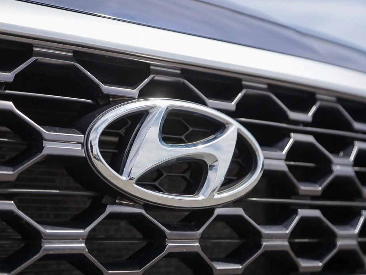 2020 Hyundai Santa Fe Essential 2.4 4dr Front-Wheel Drive Photo