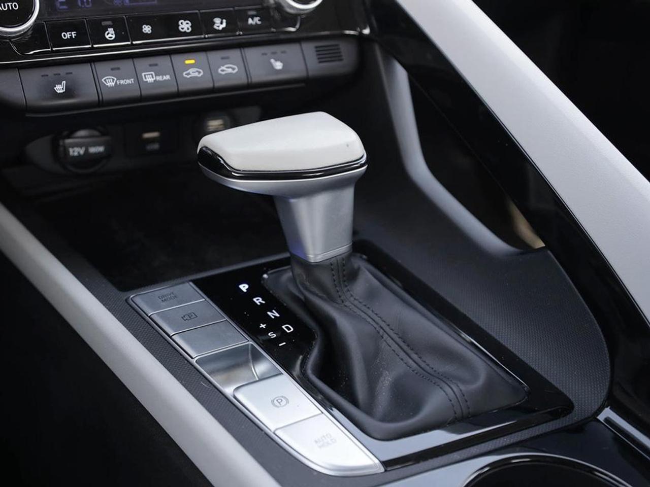 2022 Hyundai Elantra Ultimate Tech w/Two-Tone Interior 4dr Sedan Photo