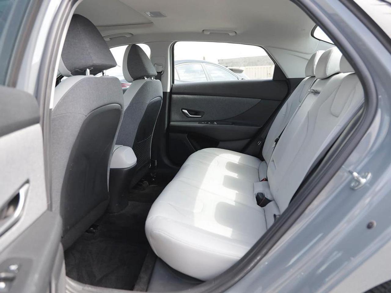 2022 Hyundai Elantra Ultimate Tech w/Two-Tone Interior 4dr Sedan Photo