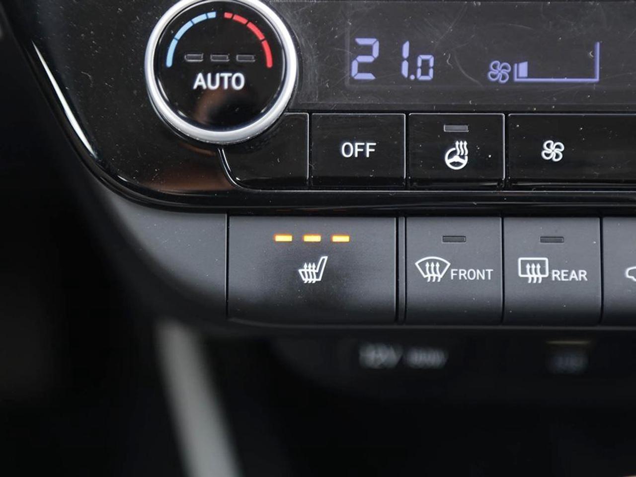 2022 Hyundai Elantra Ultimate Tech w/Two-Tone Interior 4dr Sedan Photo